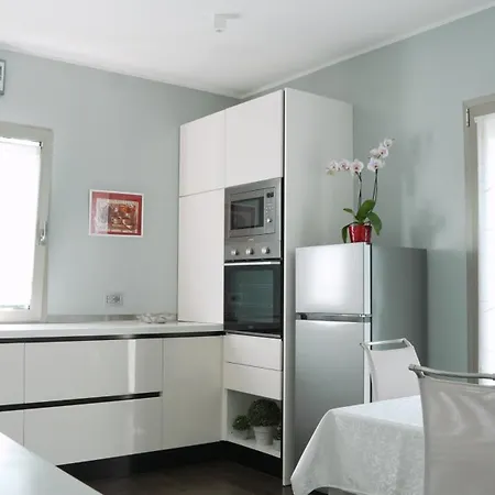 Theglasshouse Lido Apartment *