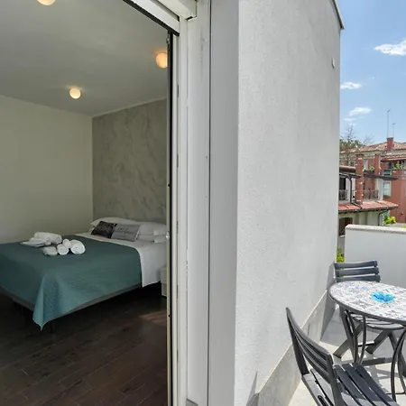 Theglasshouse Lido Апартаменты